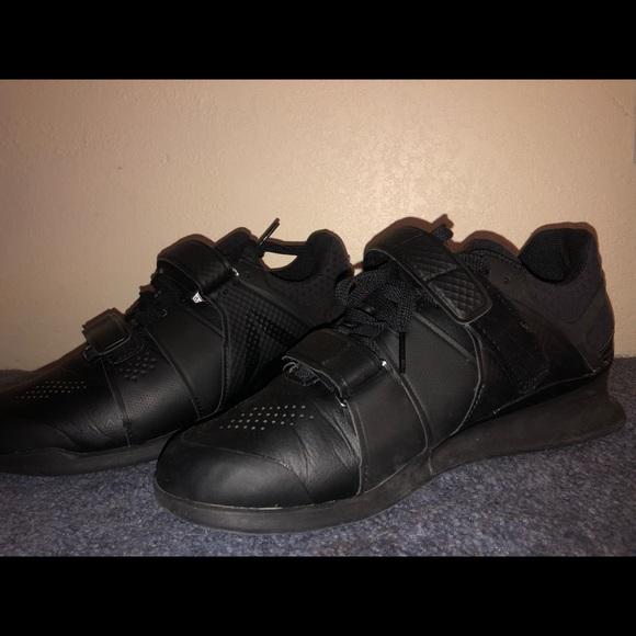 Athletic_Shoes